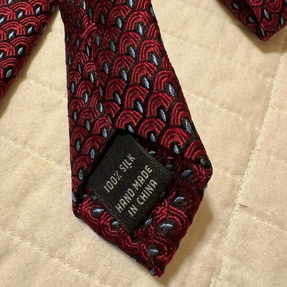 Jos. A. Banks Tie. 100% Silk.  Red and Navy Blue